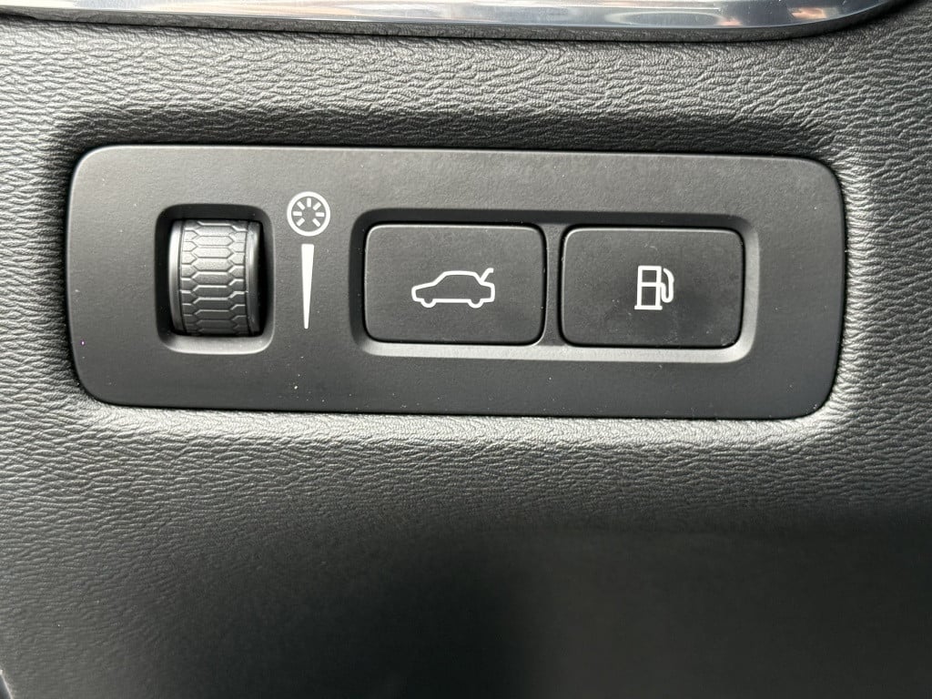 Volvo XC60 t6 340pk recharge r-design| panodak| adap.cruise| 360camera| tre