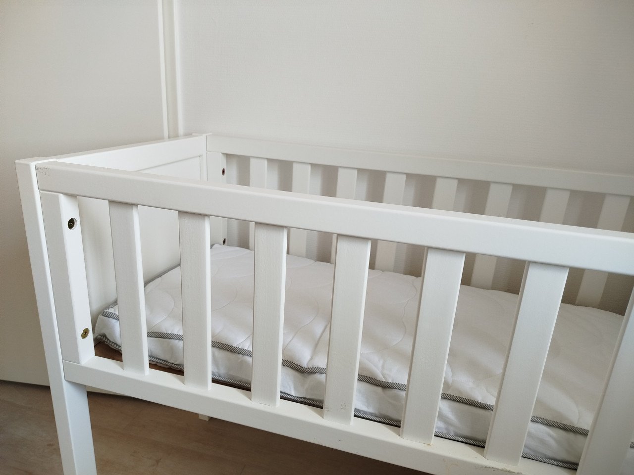 Babybedje, wit, zo goed als nieuw. In goede staat