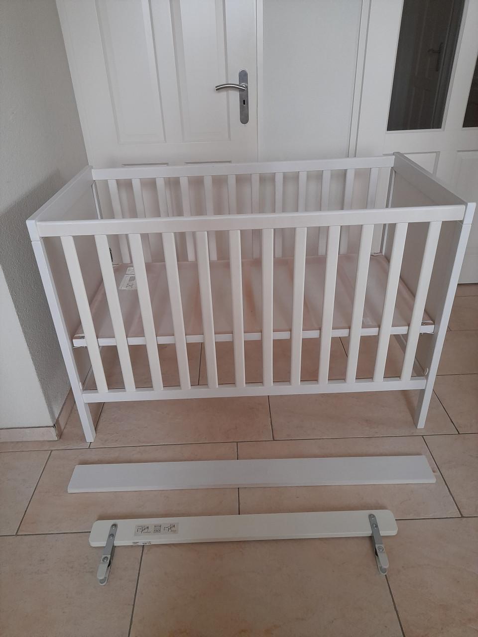 SUNDVIKBabybedje, wit, 60x120 cm  ( in goede nette staat )