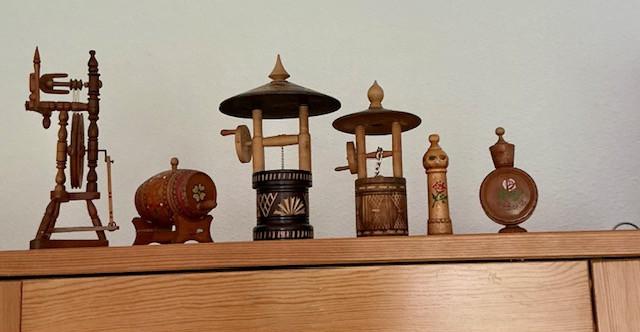 6 houten figuurtjes uit Oost-Europa