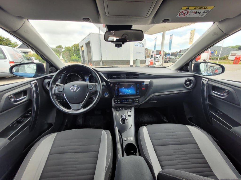 Toyota Auris 1.8 hybrid executive automaat