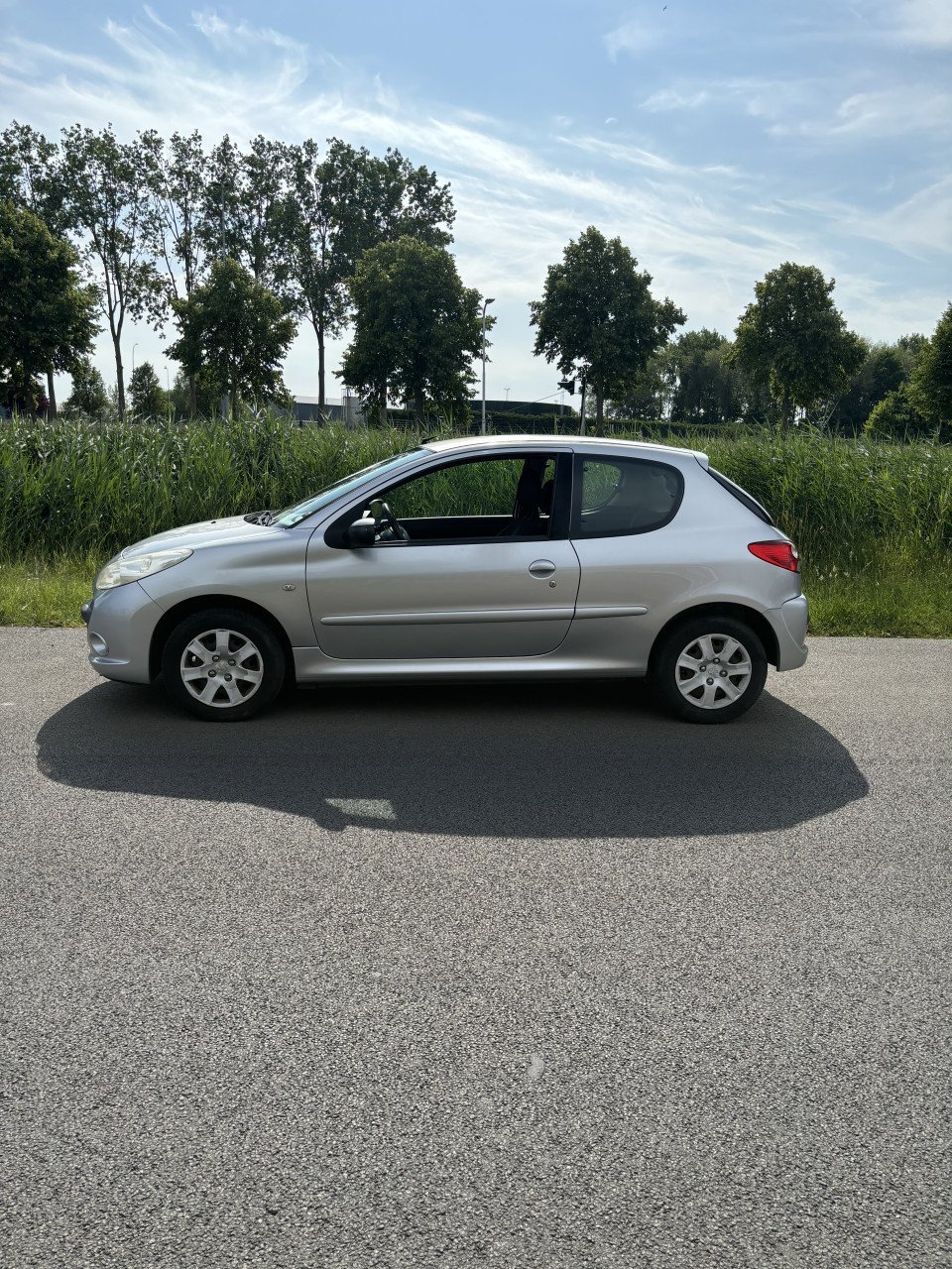 Peugeot 206+ met een jaar apk!