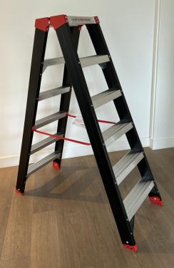 Trap 5 treden dubbel oploopbaar zwart gecoat NIEUW