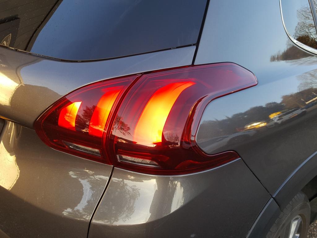 Peugeot 2008 1.2 puretech 110pk allure trekhaak | apple carplay & android a