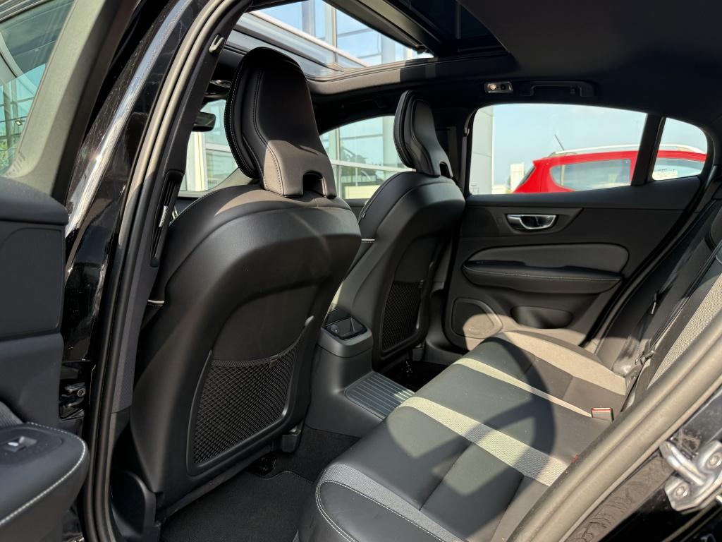 Volvo S60 t8 390pk recharge r-design| panodak| adap.cruise| trekhaak|camer