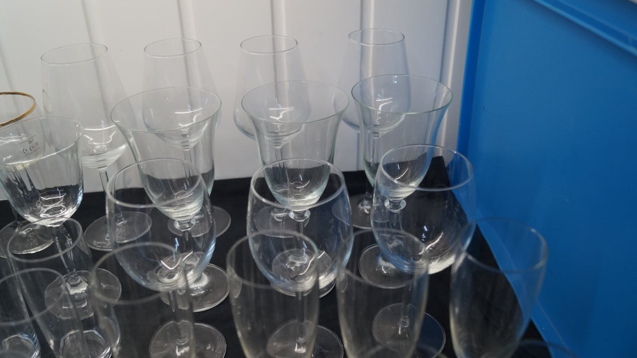 Diverse keuken / gebruiksspullen en glaswerk