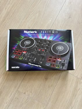 Numark Party Mix DJ Controller