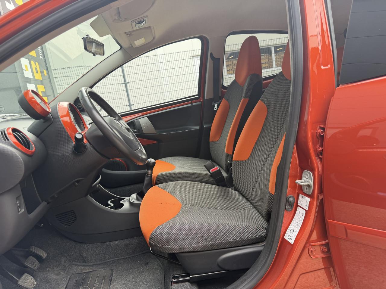 Toyota Aygo 1.0 12V Vvt-i 5DRS 2012 Dynamic Orange Airco Apk