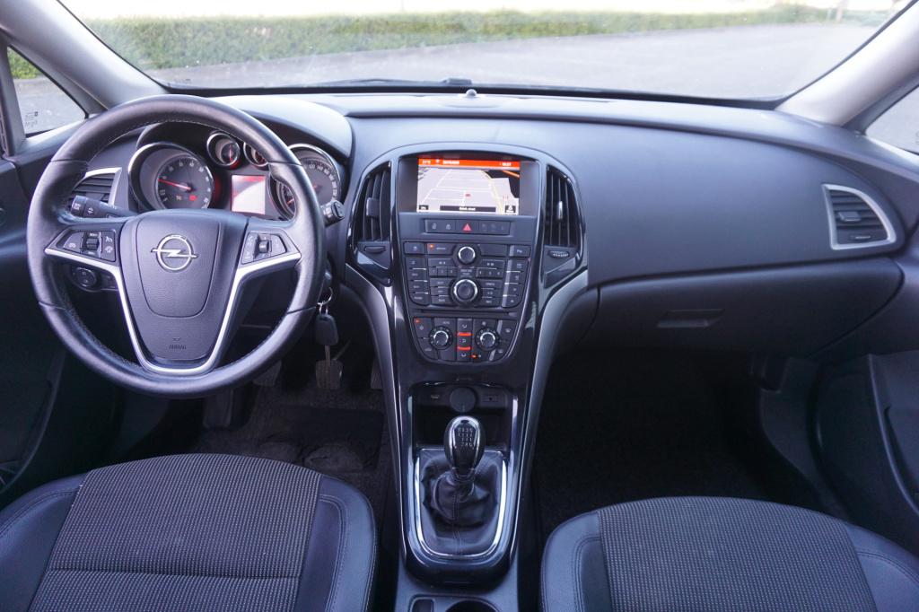 Opel Astra sports tourer 1.4 turbo sport + climate / navi / cruise / camera