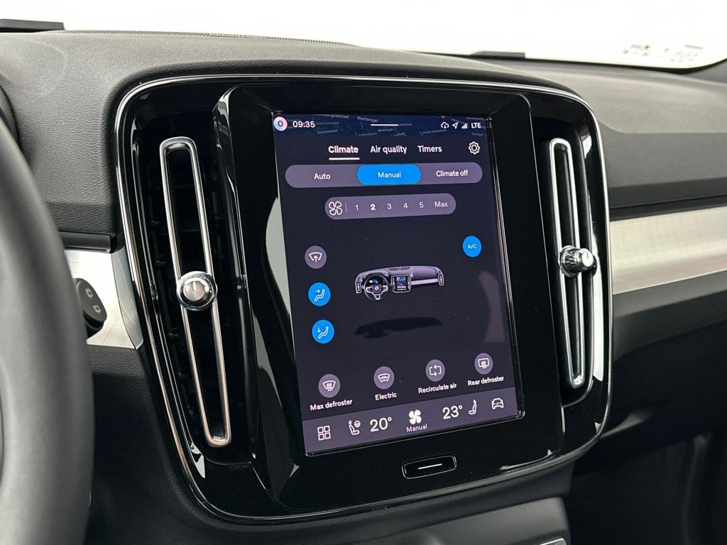 Volvo XC40 b4 194pk plus dark| achteruitrijcamera| trekhaak| adap.cruise