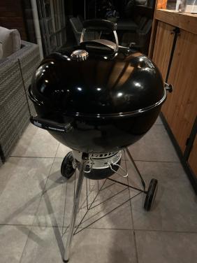 Weber Mastertouch 57cm + Veel extra's (o.a. nieuwe pizzasteen)