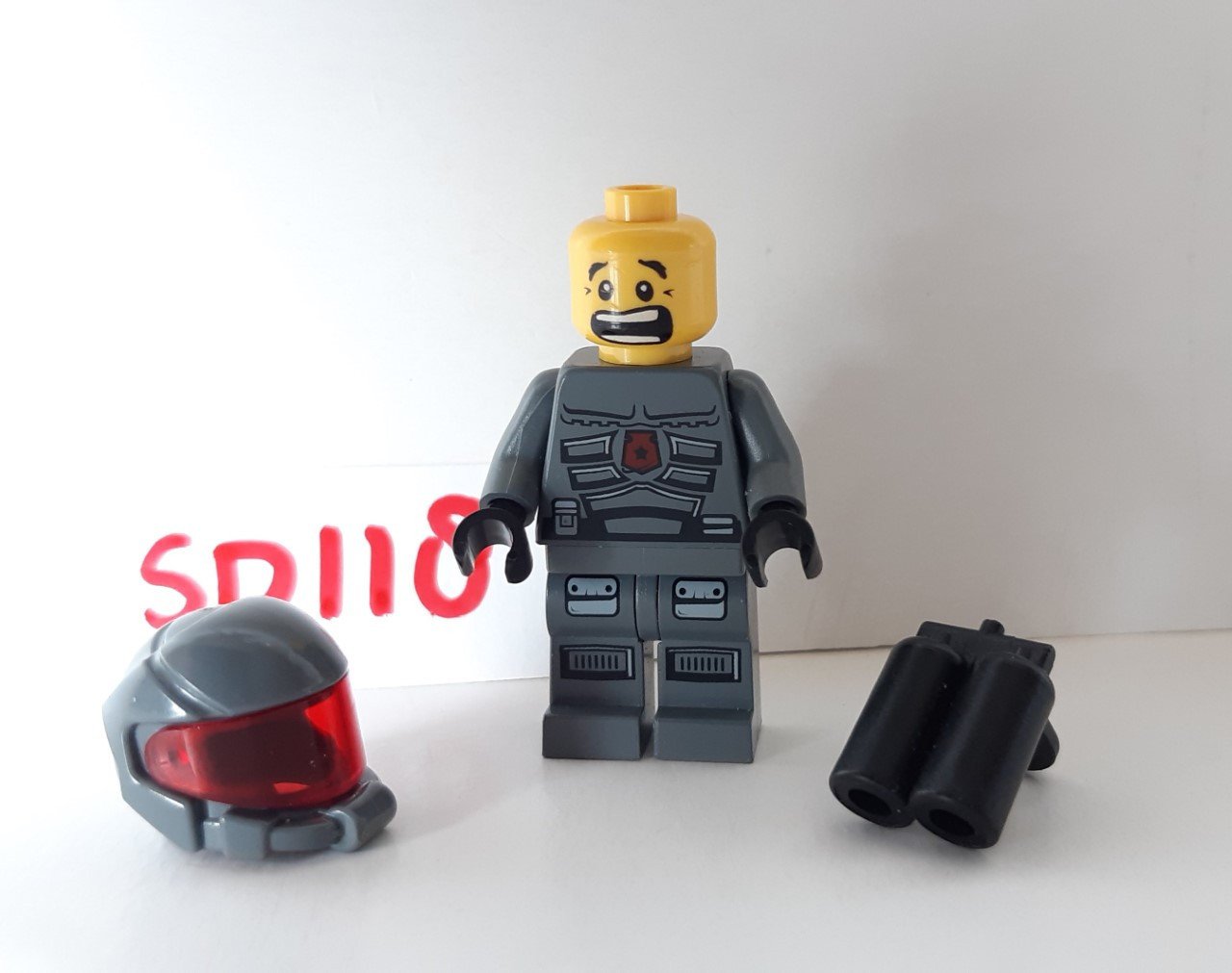 LEGO Minifigures Space Police 3: Officer 1, 2, 7, 10 en 14