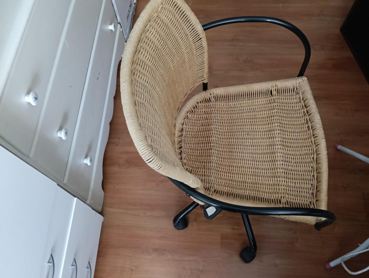 Te koop nette rieten buro stoel!