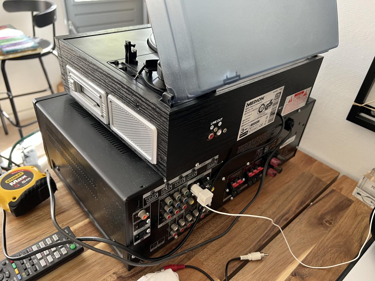 Sony multi channel av receiver & Medion platenspeler