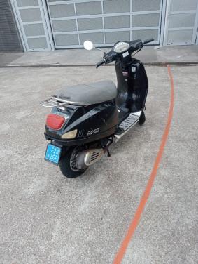 Te koop: Nette Znen Scooter (2011)
