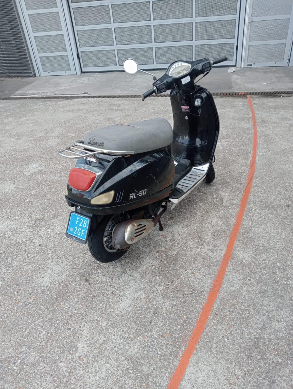 Te koop: Nette Znen Scooter (2011)