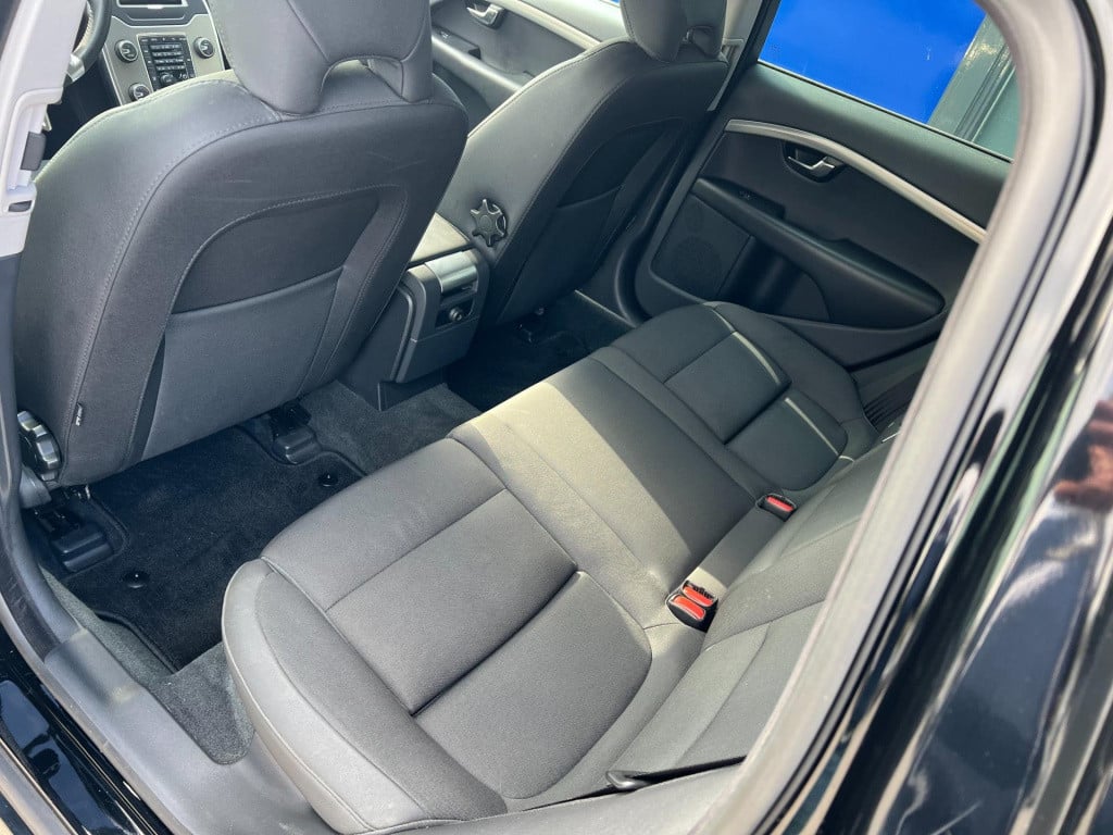 Volvo V70 1.6 d2 kinetic, trekhaak, navi, parkeersensoren enz...