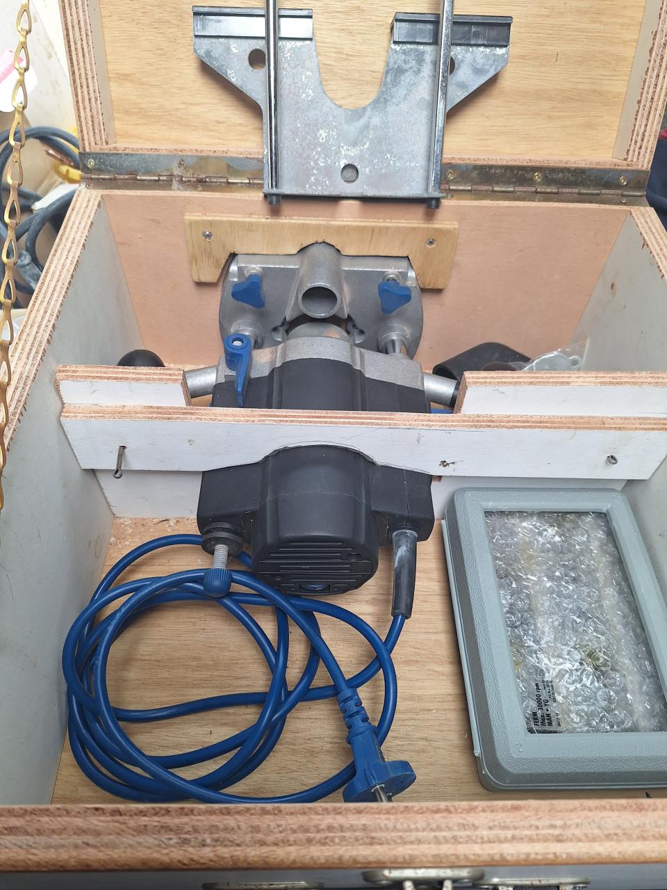 Te koop  bovenfrees  Ferm FBF 1050E