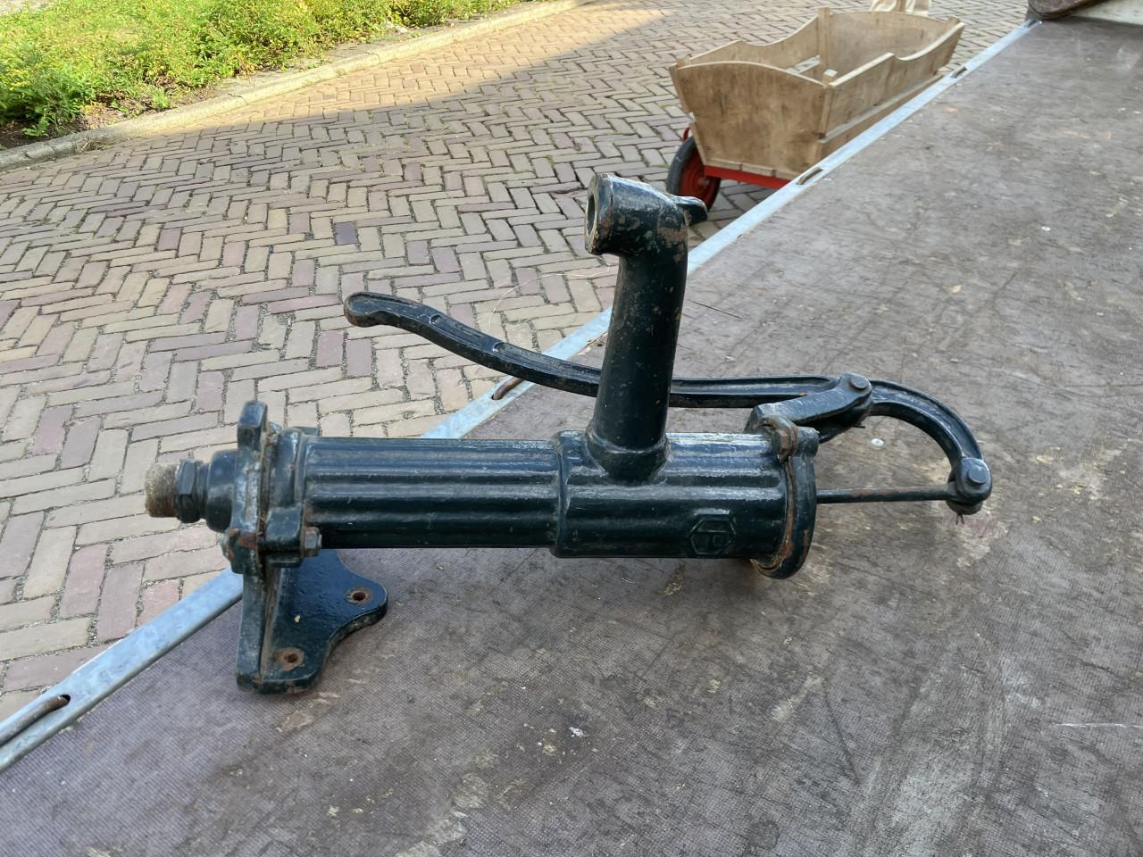 Nostalgische gietijzeren handpomp(en)