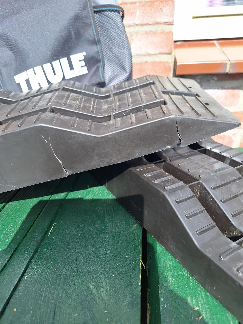 Oprijblokken, stabilisatiesteunen, satelliet schotel