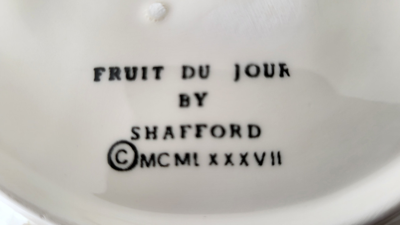 Vintage (1987) barbotine bordje Fruit du Jour by Shafford (aardbeien)