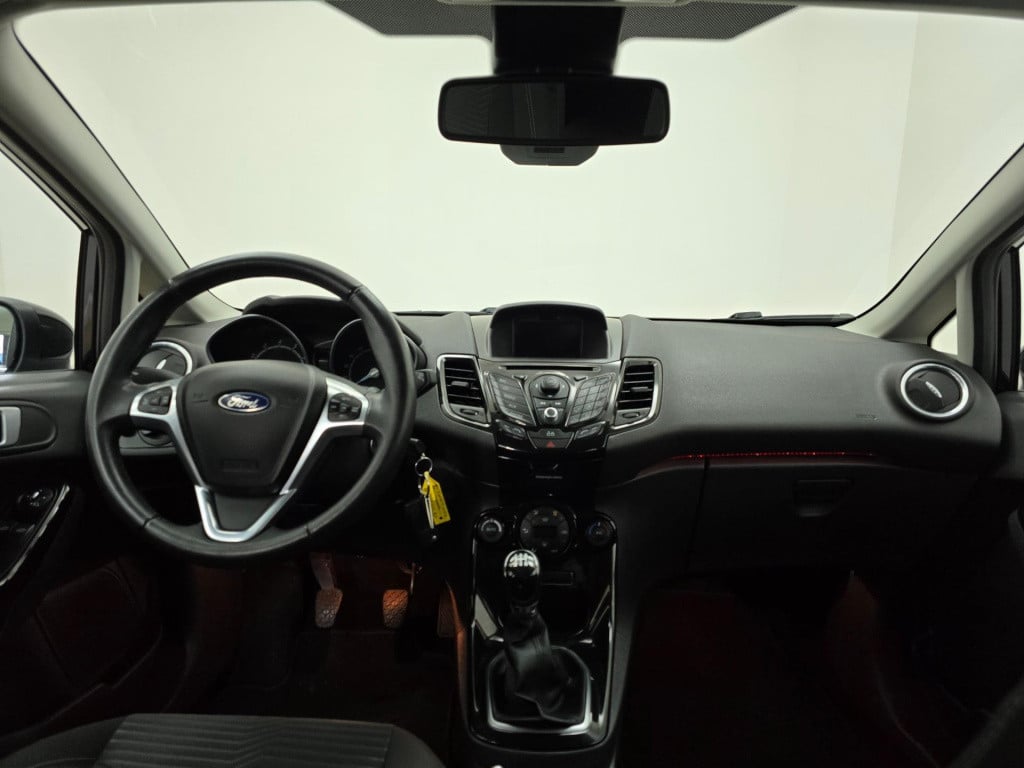 Ford Fiesta occasion titanium uitvoering met cruisecontrol en bluetooth | t