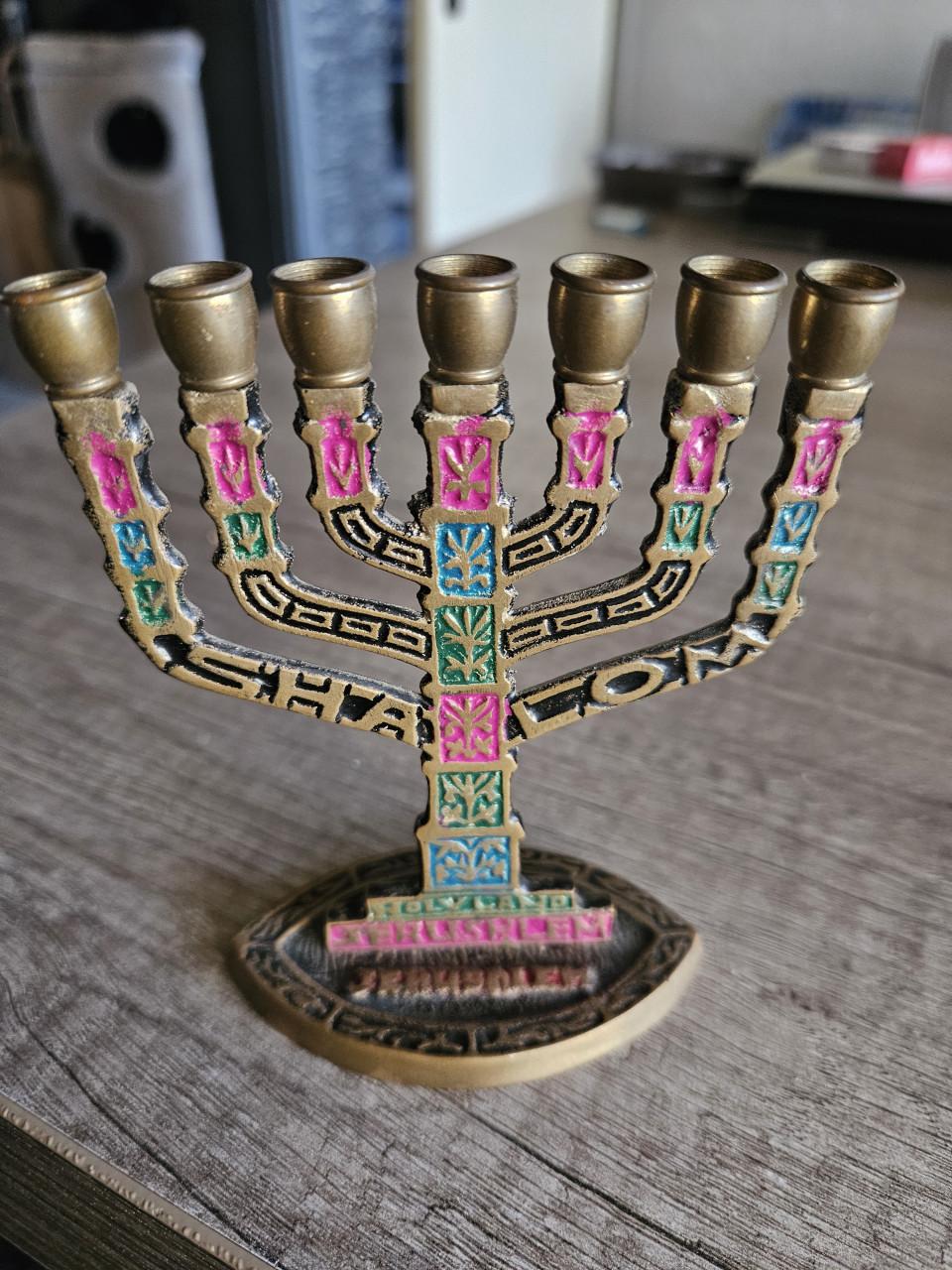 Mooie vintage zevenarmige menora van brons, text Jerusalem..