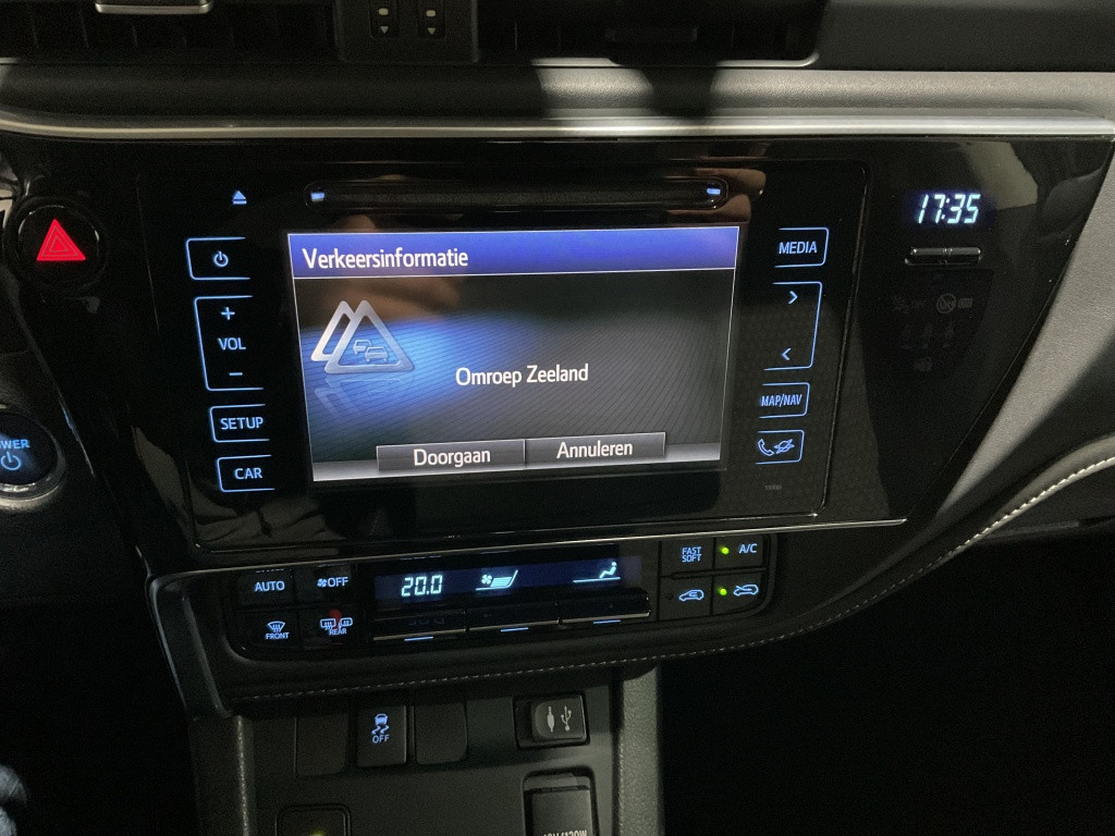 Toyota Auris 1.8 hybrid dynamic go