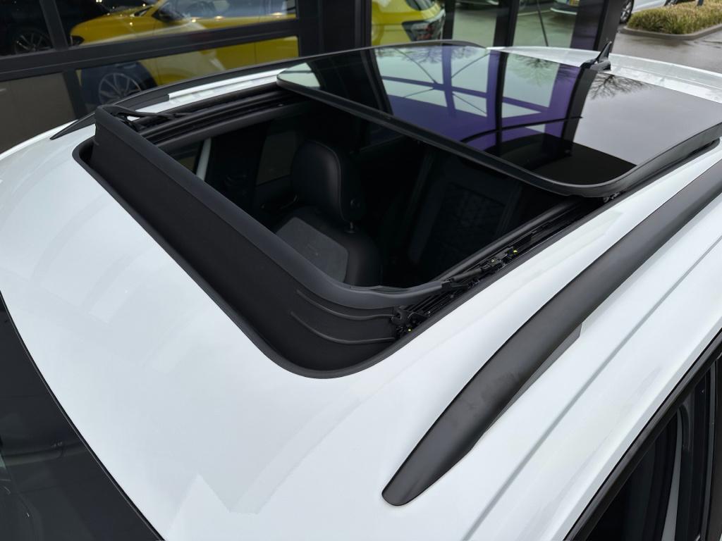 Volkswagen T-roc 1.5 tsi r-line | black style | panoramadak | 19 inch | cam