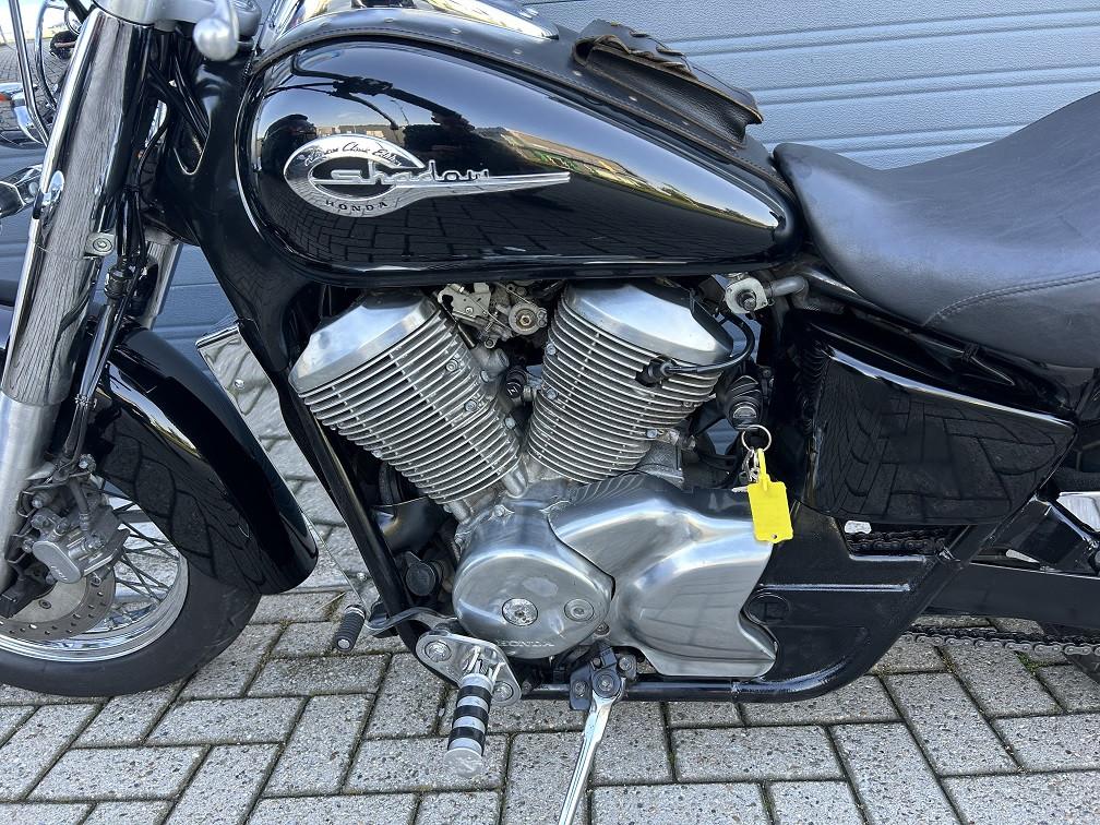**VERKOCHT** Honda VT750C2, 1999, 32 dkm, lederen koffers, sissybar €3500,-