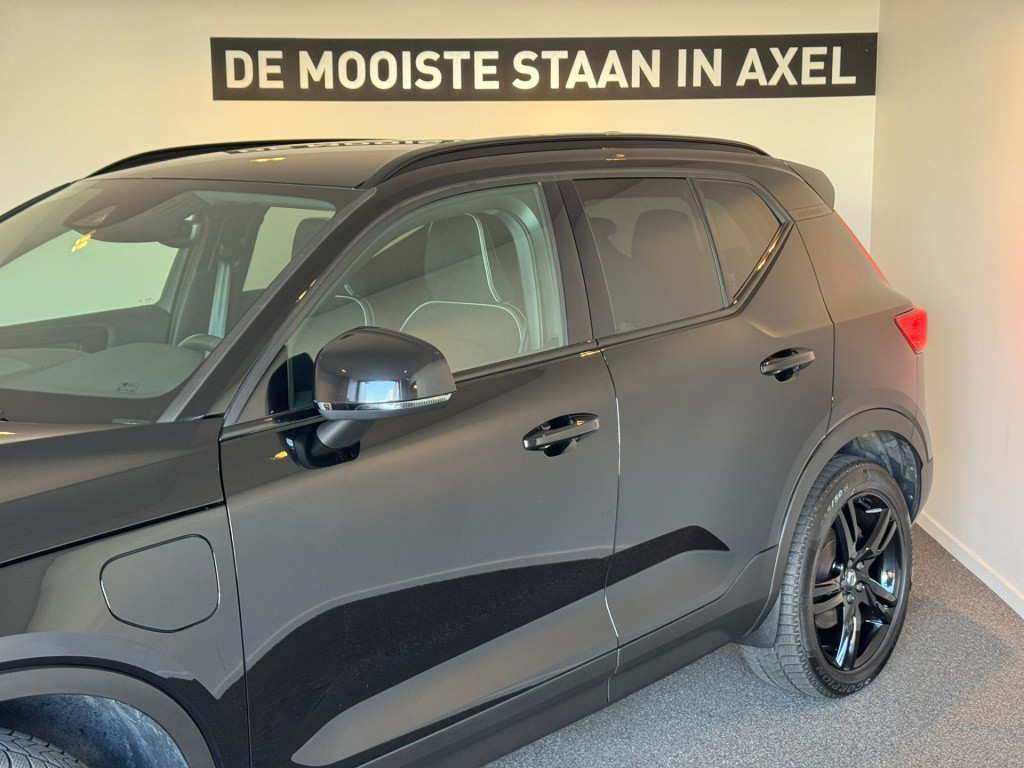 Volvo XC40 1.5 t4 recharge r-design black edition