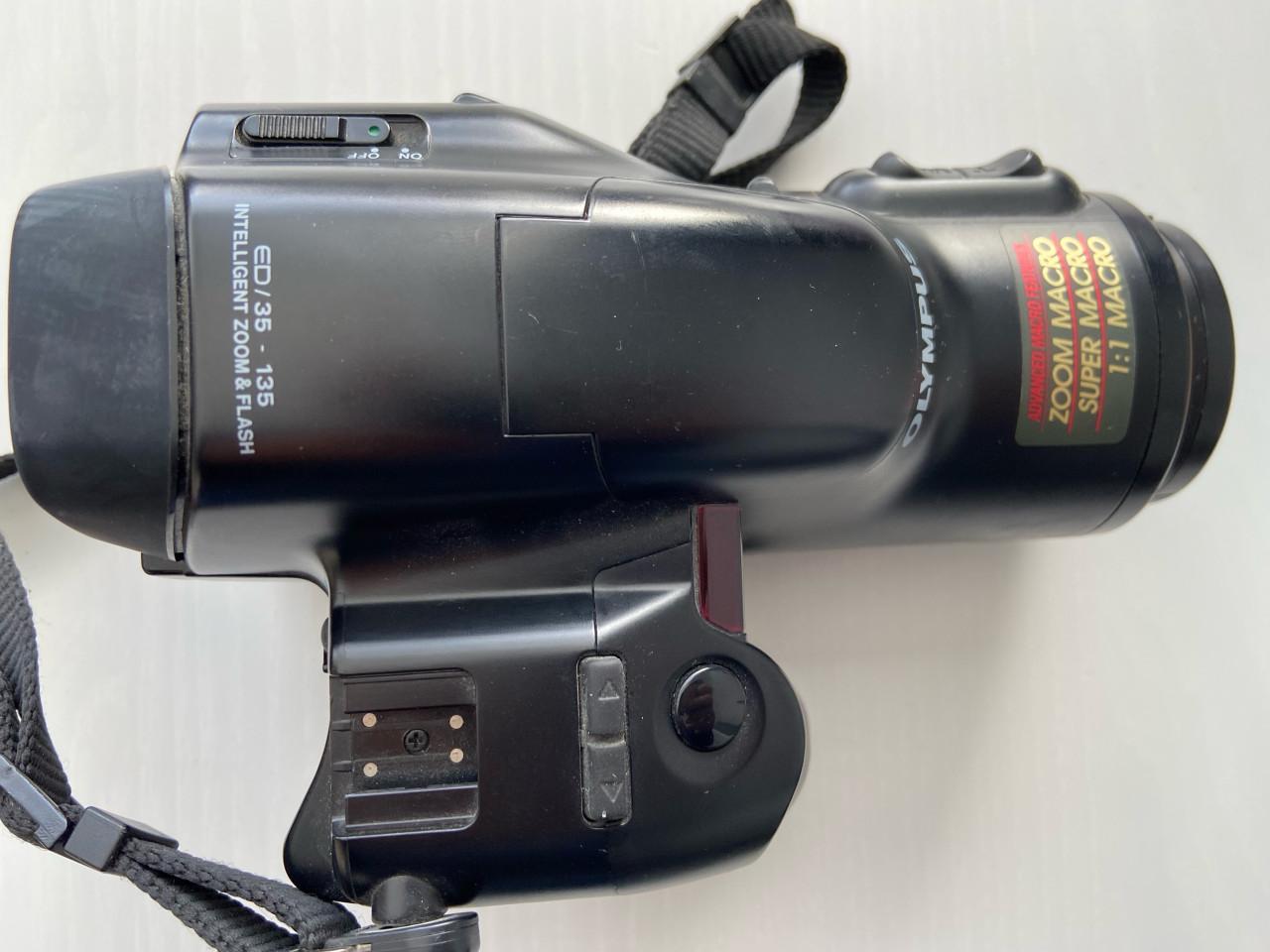 Olympus camera IS2000 + G40 flitser + tas