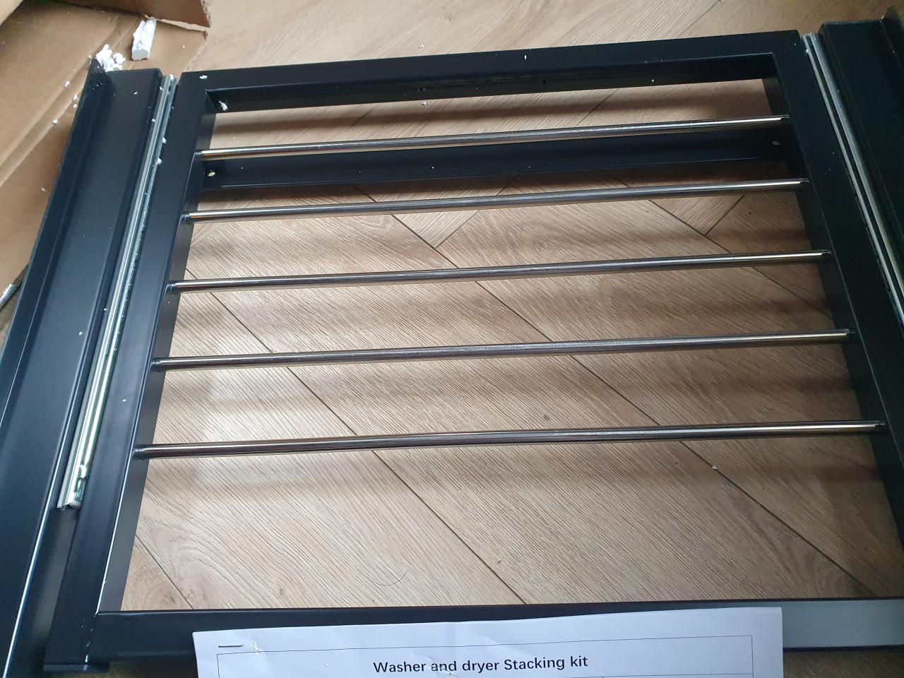 Vonia verstelbaar tussenstuk wasmachine + handdoekrek| zwart