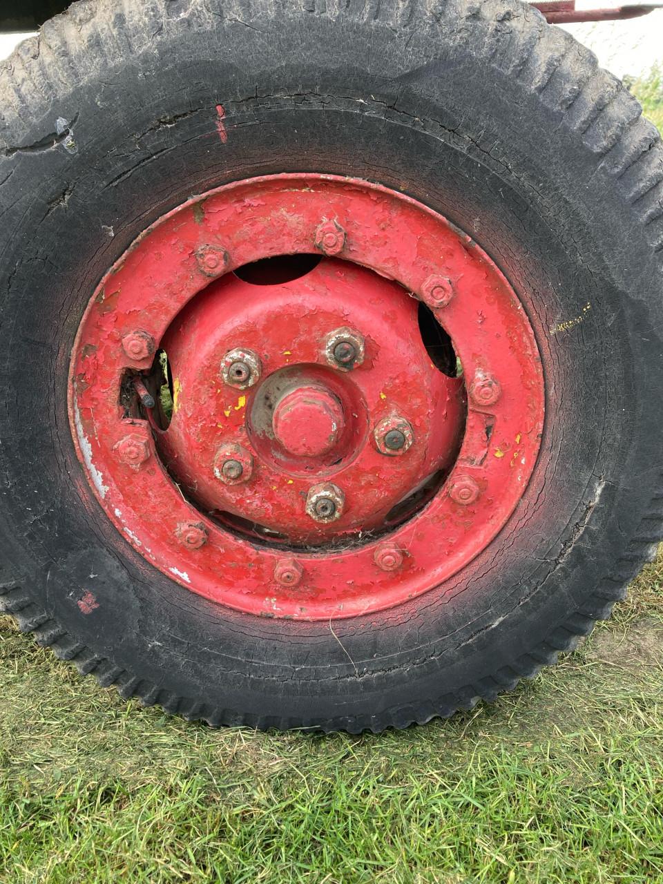 Platte wagen Dodge Beep onderstel