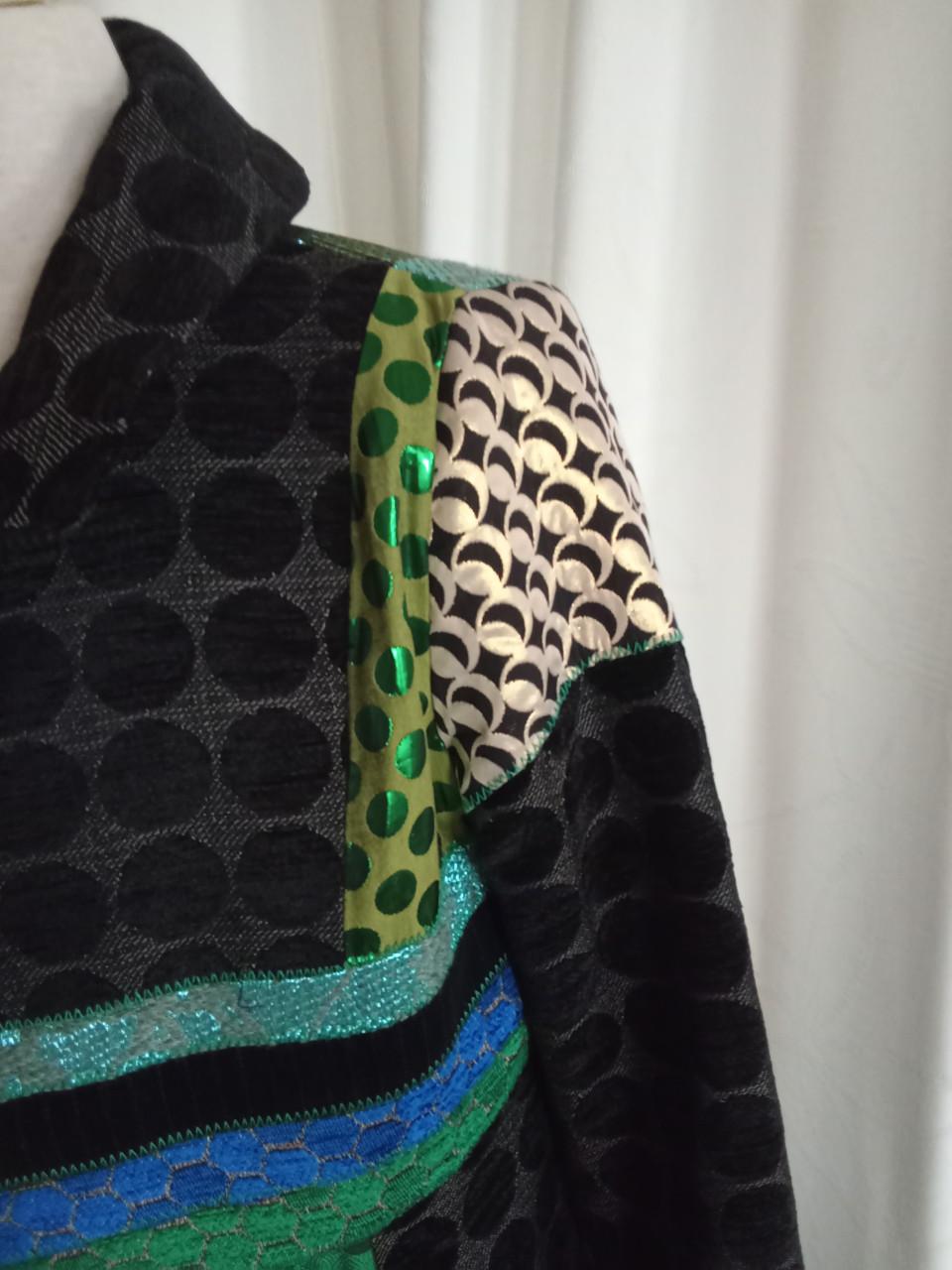 Prachtige aparte kleurrijke jas van het merk Desigual