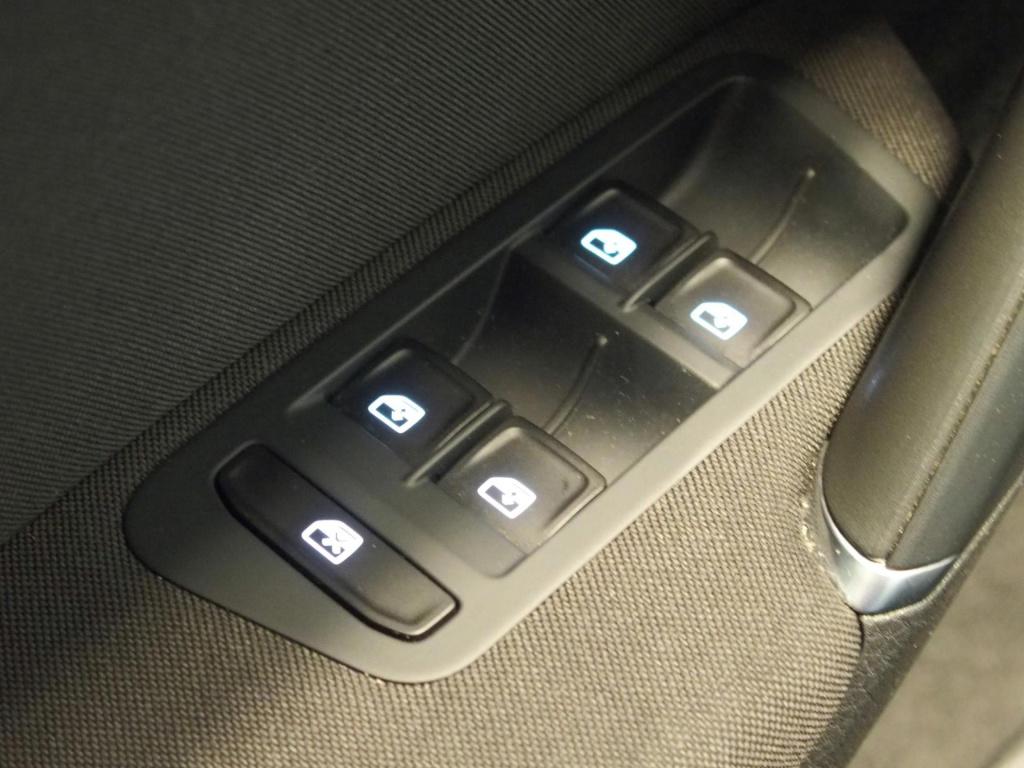 Volkswagen Golf 1.0 tsi comfortline business|stoelverwarming|all season ban