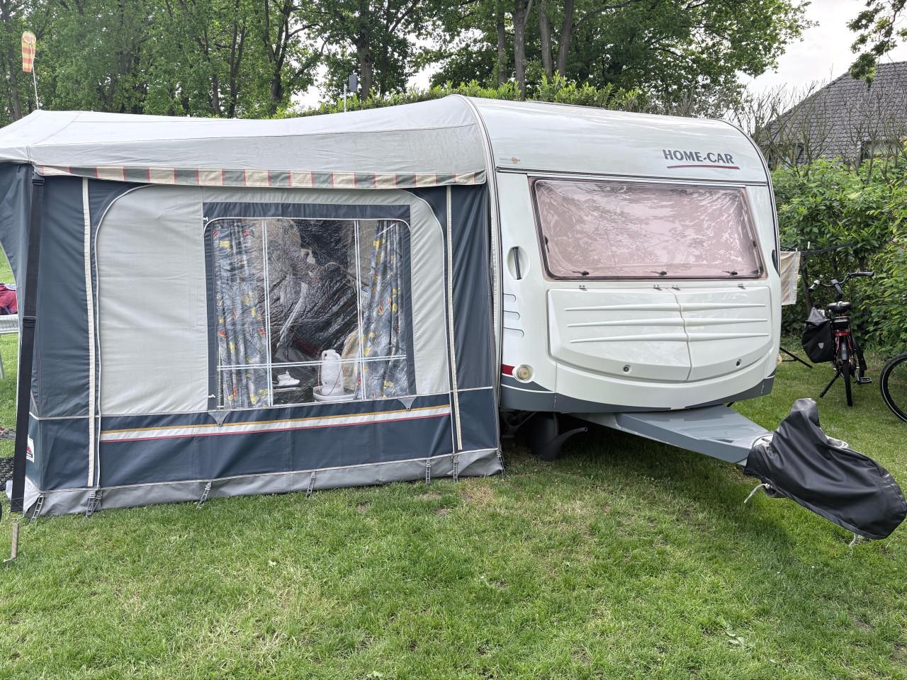 Home-car Racer 45 Spirit. 4 pers caravan met voortent&luifel