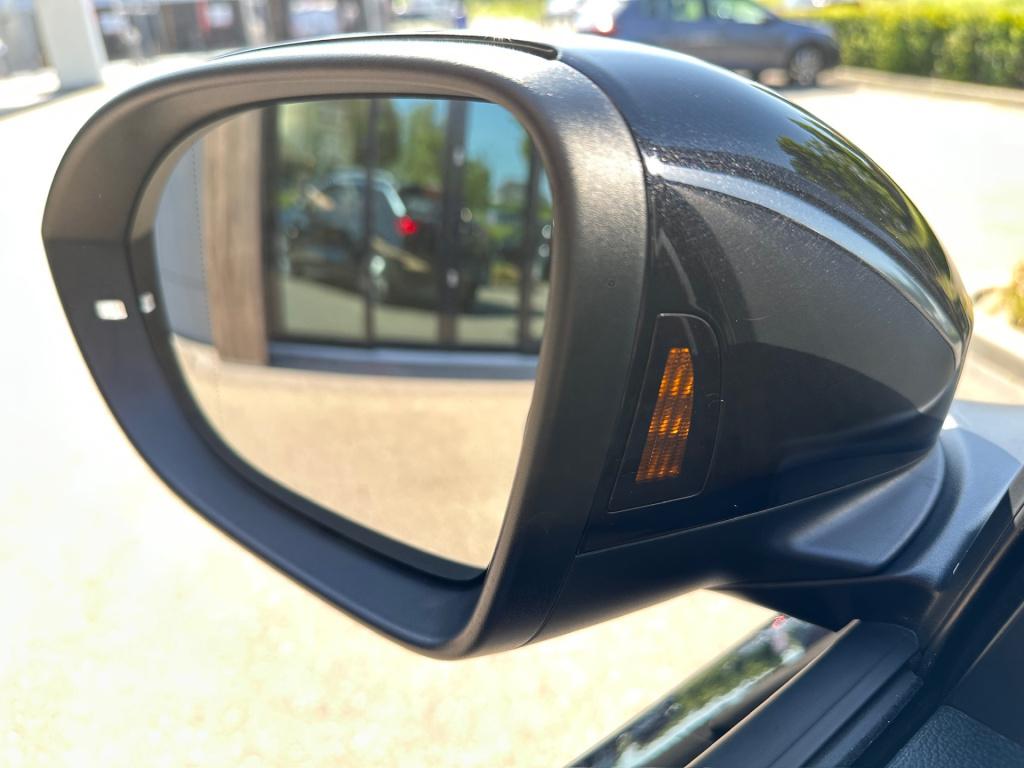 Volkswagen T-roc 1.5 tsi 150pk dsg r-line | camera | keyless | elek. achter
