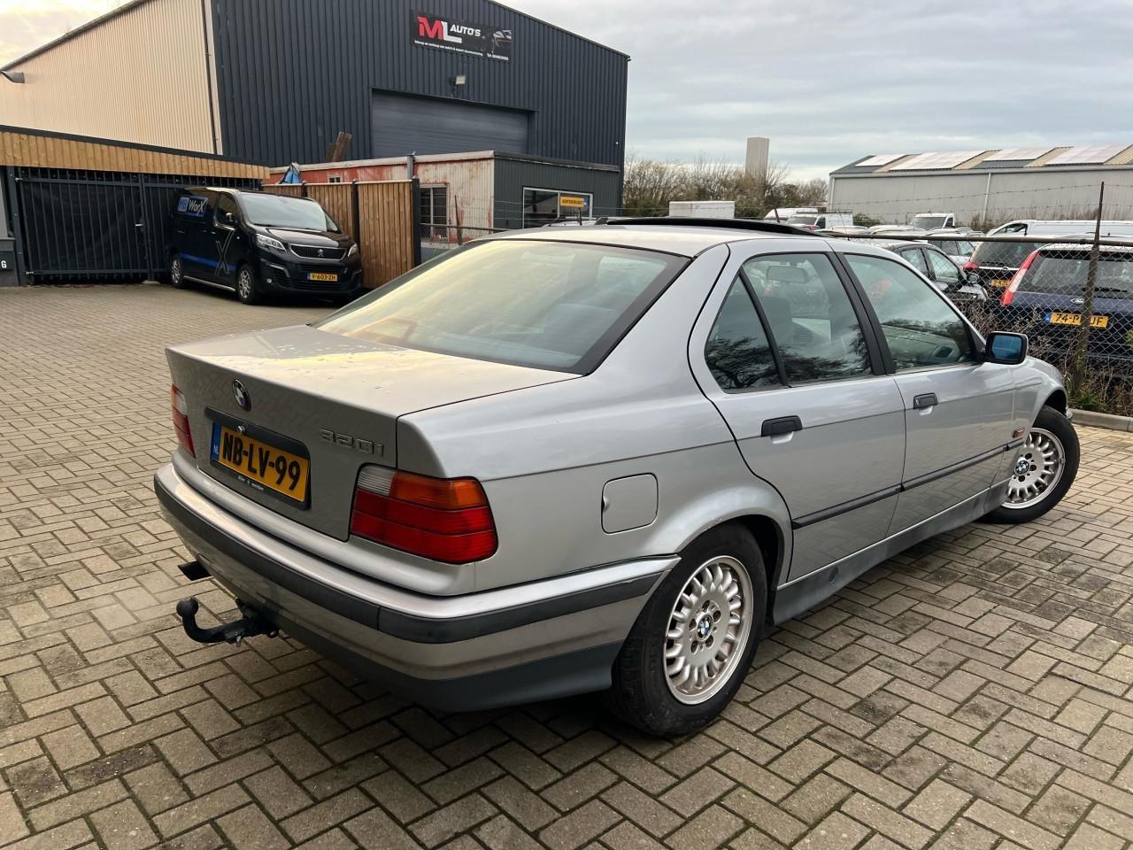 BMW 3-Serie 320i 6 cilinder automaat 2 jaar apk