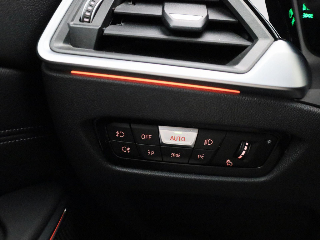 BMW 3-serie 318i business edition | automaat | lmv | half leder | virtual c