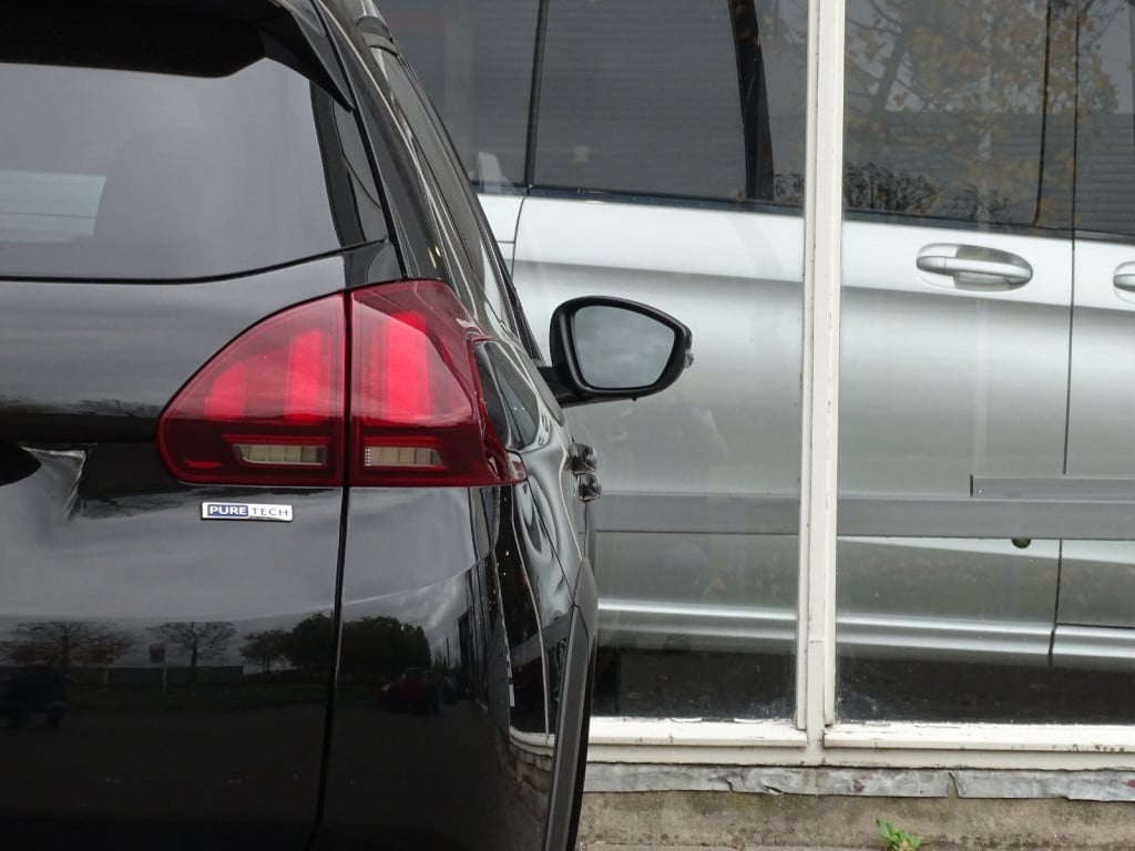 Peugeot 2008 1.2 puretech gt-line | pano | trekhaak | bluetooth | navi