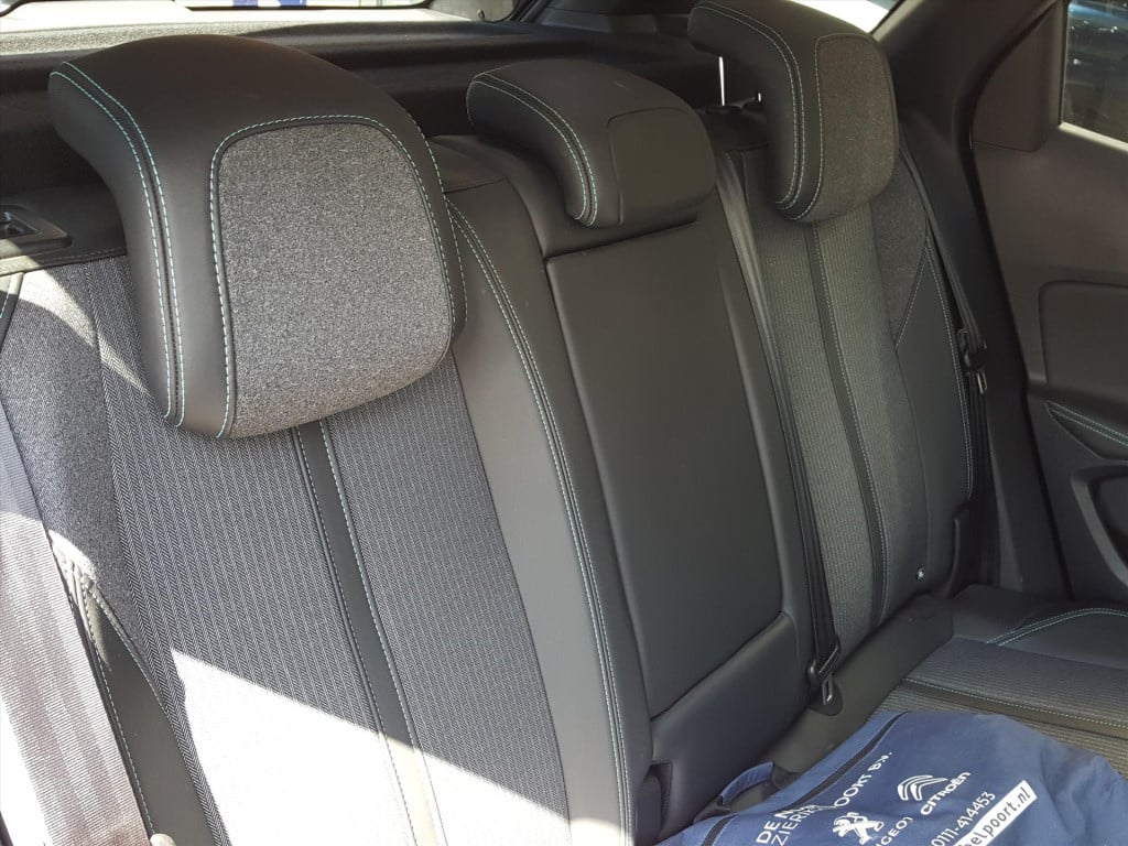 Peugeot 3008 1.2 puretech 130pk s&s eat8 allure | navi | bt | applecarplay&