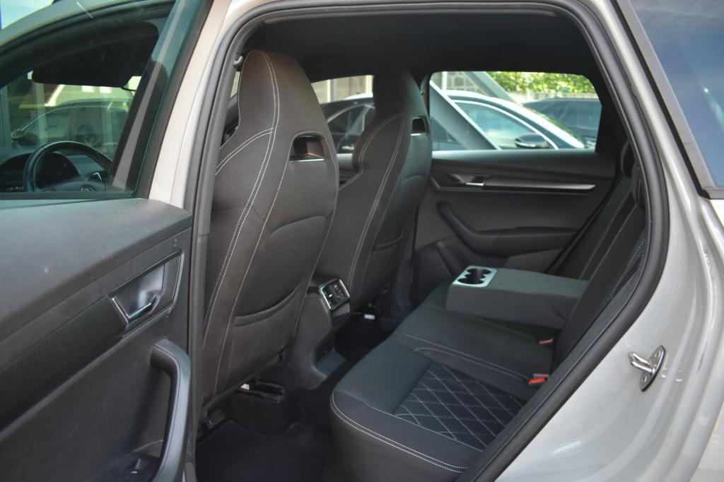 Skoda Karoq 1.5 tsi act sportline | nap | camera | stoelverwarming | apple 