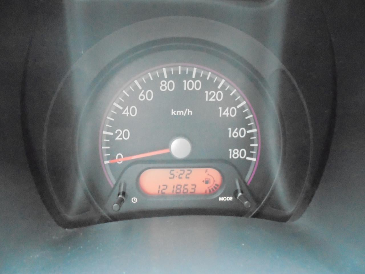 Alto 1.0 I met 121.858 km ,vijf deur uitvoering ,bouwjaar 2009 € 1995