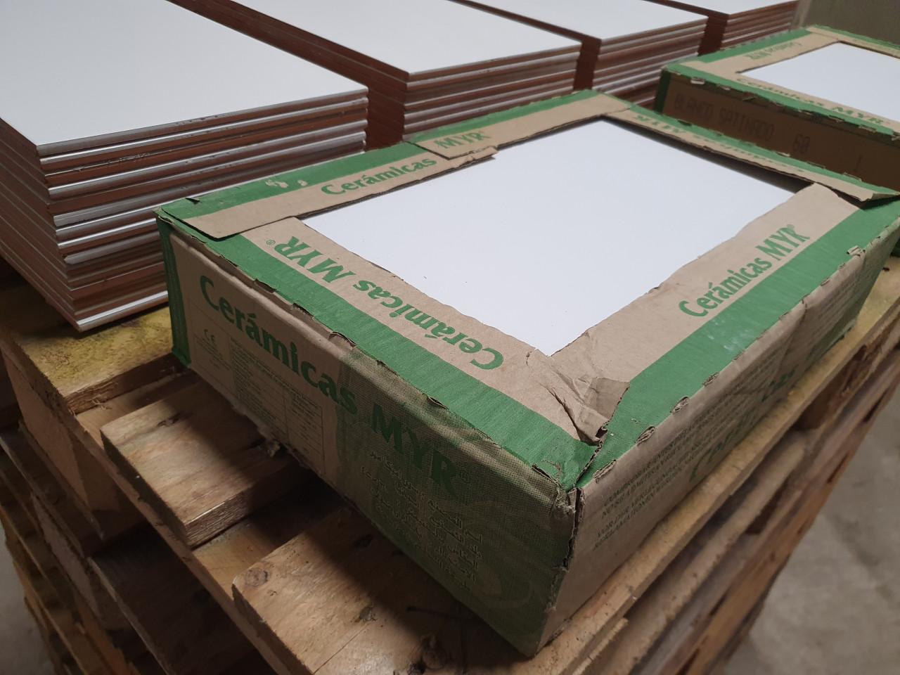 Nieuwe wandtegels voor Badkamer, wc of keuken totaal 7,5 vierkante meter.