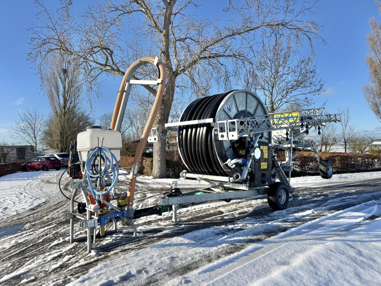 In nieuwstaat gegalvaniseerd haspel met sproeiboom + pomp 300/90