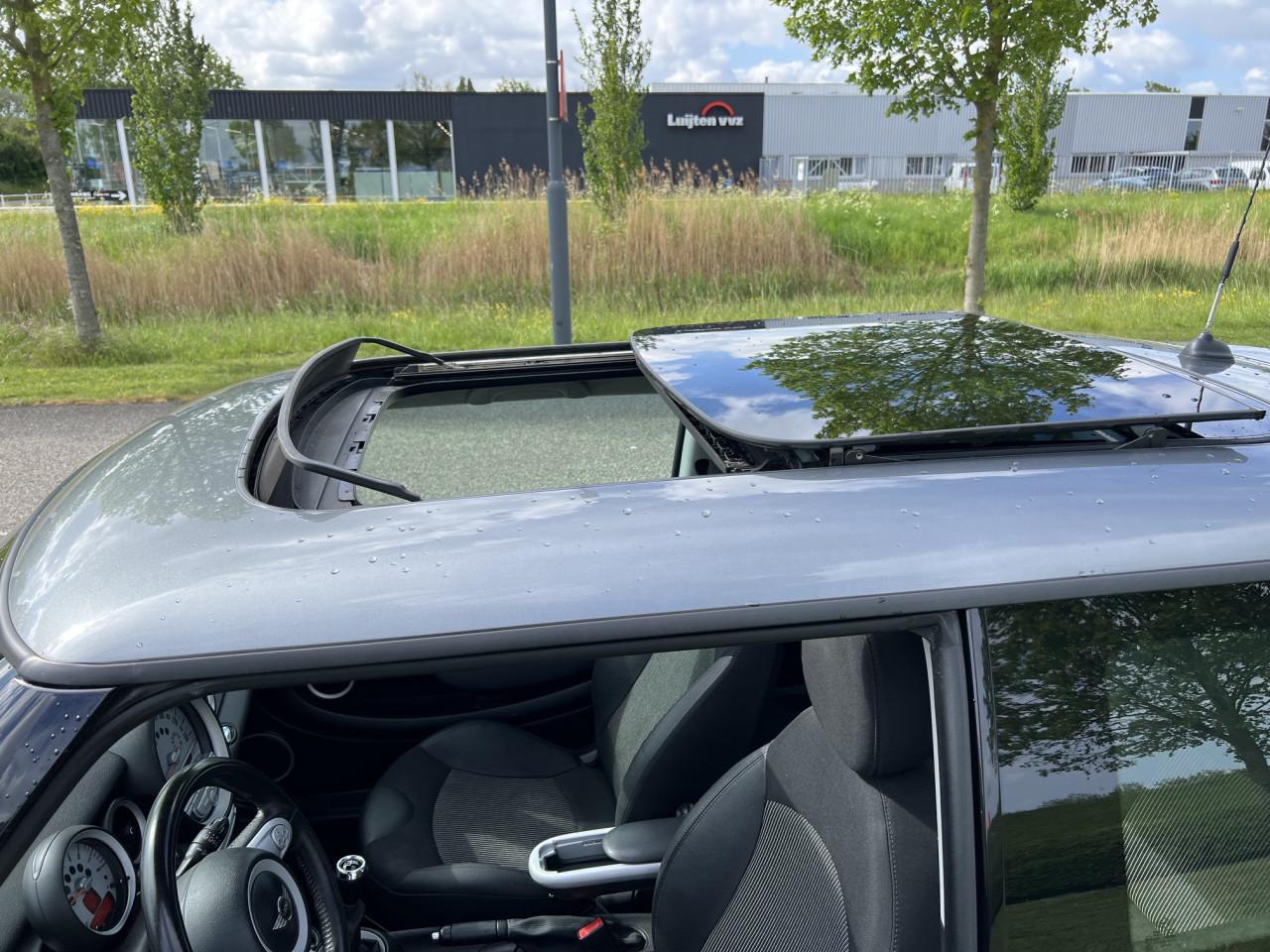 Dealeronderhouden Mini one uit 2010 met slechts 84.700 km met Panoramadak!!