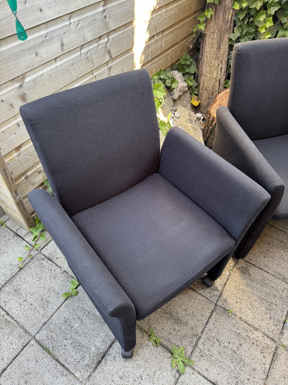 2 comfortable eetkamer stoelen op wieltjes