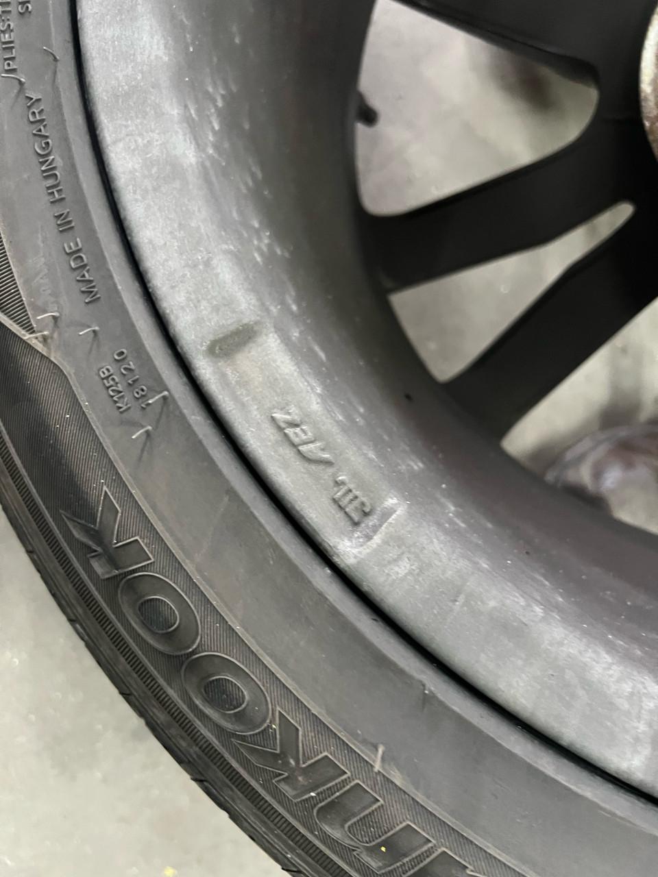 Te koop: set van 4 stuks 17 inch AEZ Tioga Titan velgen incl. banden