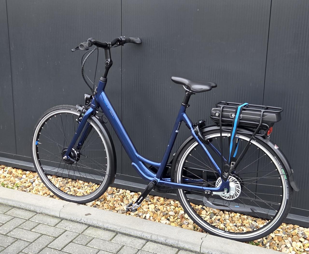 Sportieve Giant Ease-E+ 2  400Wh met lage instap 56cm